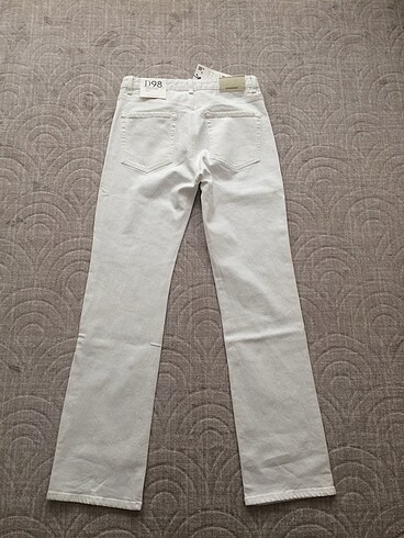 38 Beden beyaz Renk Stradivarius D98 beyaz jean