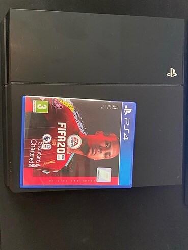 PS4 + Fifa20 Champions Edition