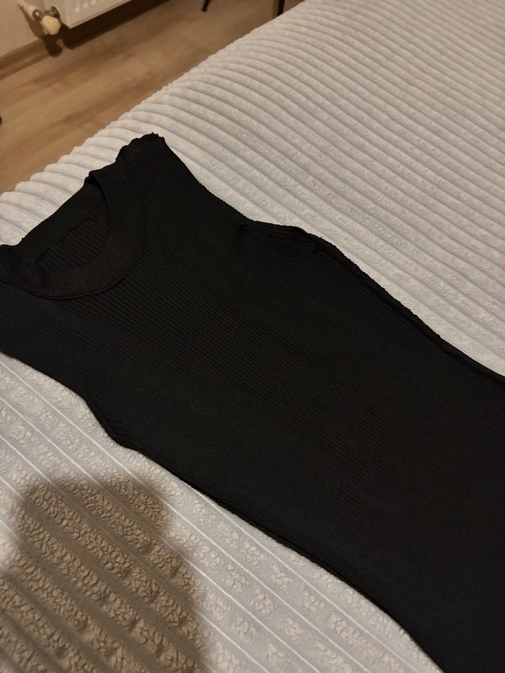 Siyah yırtmaçlı elbise - Görsel 2