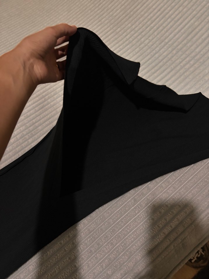 Siyah yırtmaçlı elbise - Görsel 3