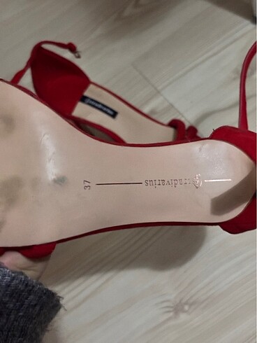 37 Beden bordo Renk Stradivarius