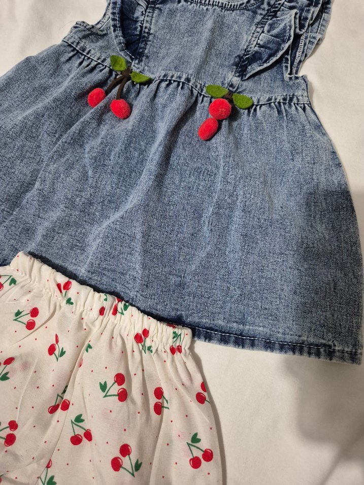 Kız Çocuk Kot Elbise ve Kiraz Desenli Şort Takımı - Görsel 2