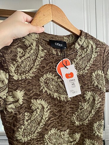 grunge-vintage görünümlü kısa crop tişört