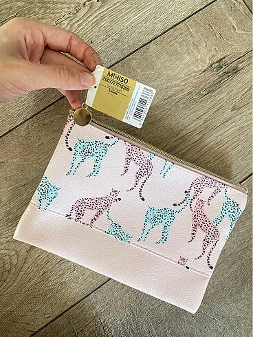 miniso kalemlik/ ince cüzdan/ makyaj cantası etiketli