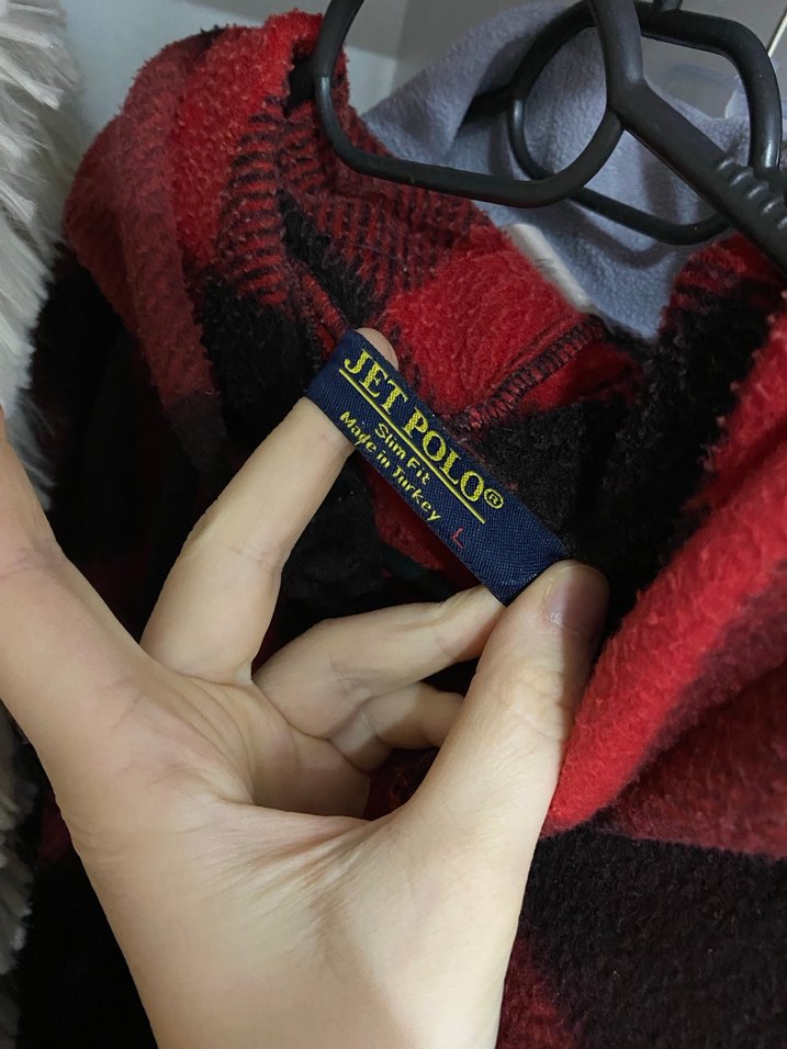 Kırmızı Kapüşonlu Erkek Düğmeli Polar Gömlek - Görsel 3