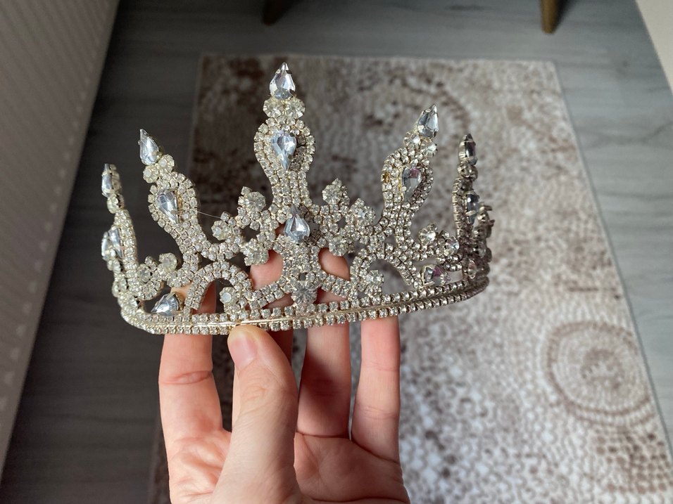 Gri Parlak Taşlı Gotik Taç - Görsel 2