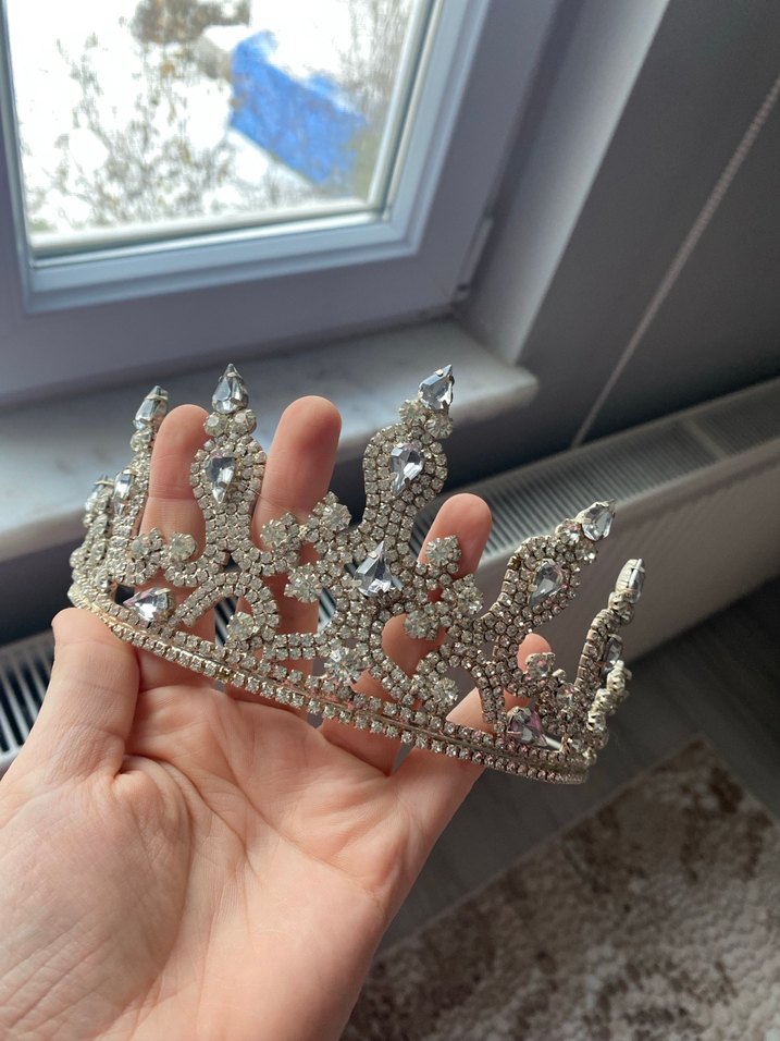 Gri Parlak Taşlı Gotik Taç - Görsel 4