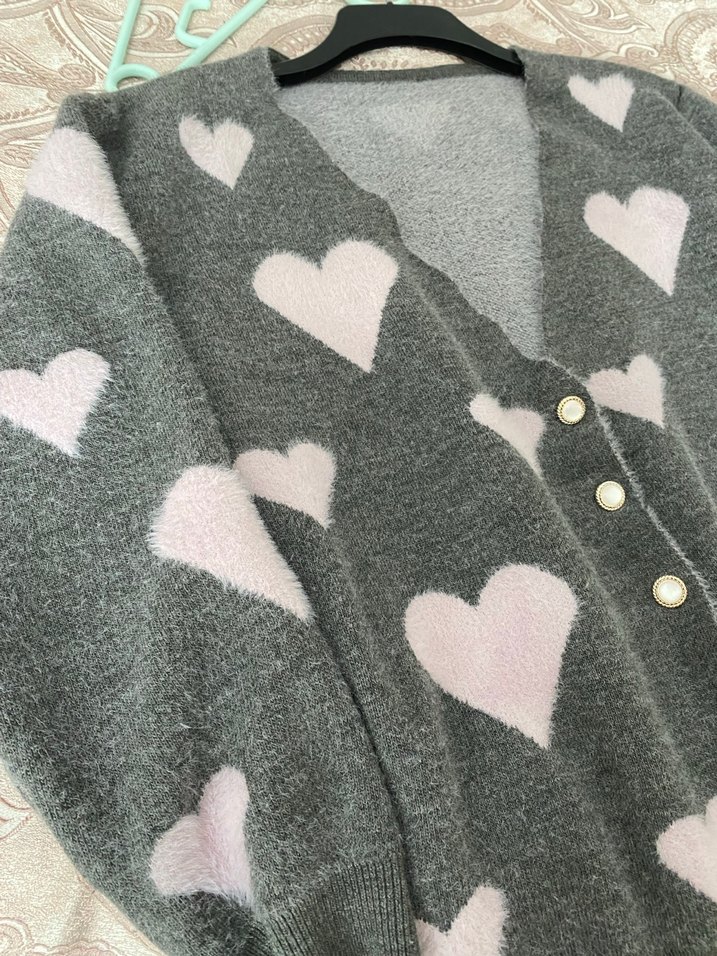 Gri Kalp Desenli Örgü Hırka - Görsel 2