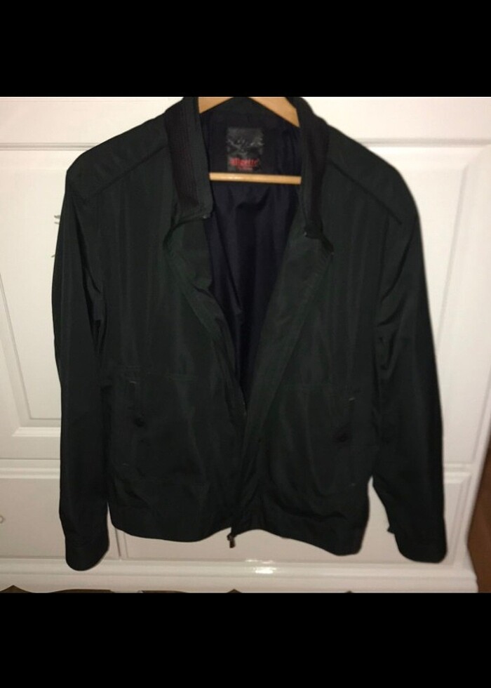 Koyu yeşil yağmurluk ceket - Görsel 3