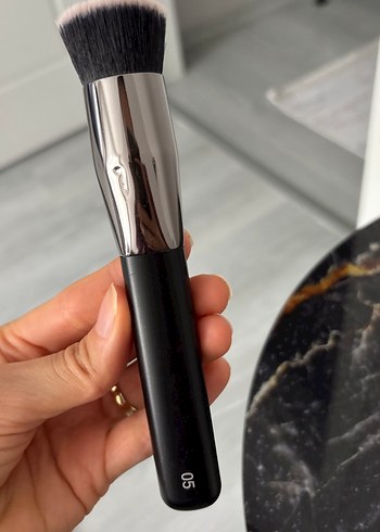 KIKO Siyah Makyaj Fırçası - Görsel 2