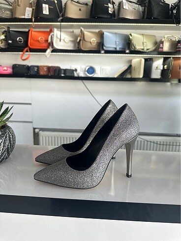 gümüş simli stiletto