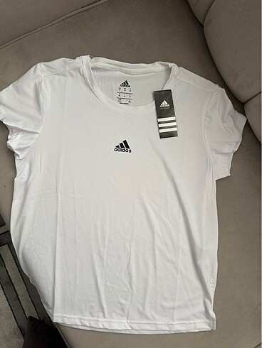 Adidas kadın tişört