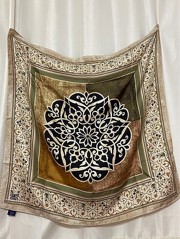 Levidor eşarp