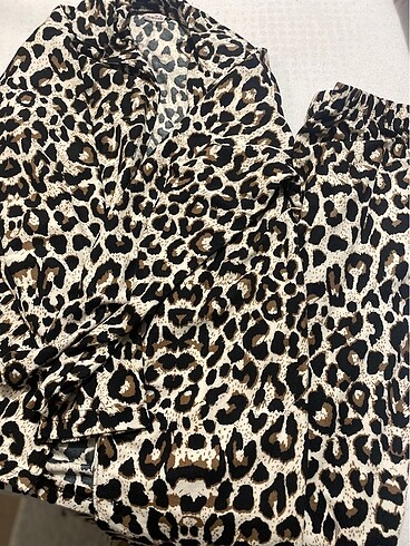 Leoparlı pijama takımı