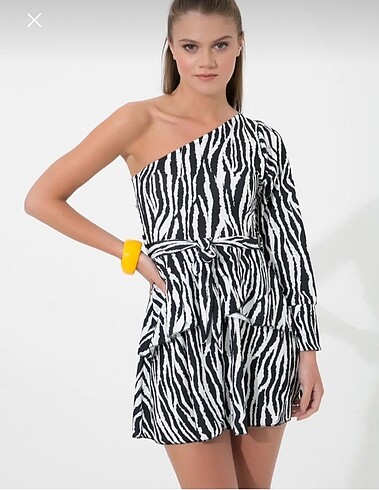 Tek omuzlu zebra desenli elbise