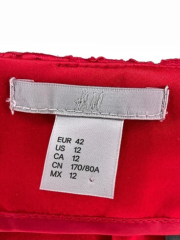 42 Beden kırmızı Renk H&M Mini Etek %70 İndirimli.