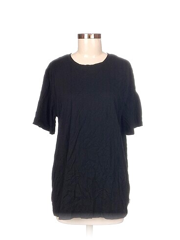 Diğer T-shirt %70 İndirimli.