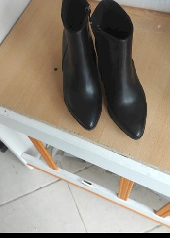36 Beden Siyah Deri Kadın Topuklu Bot