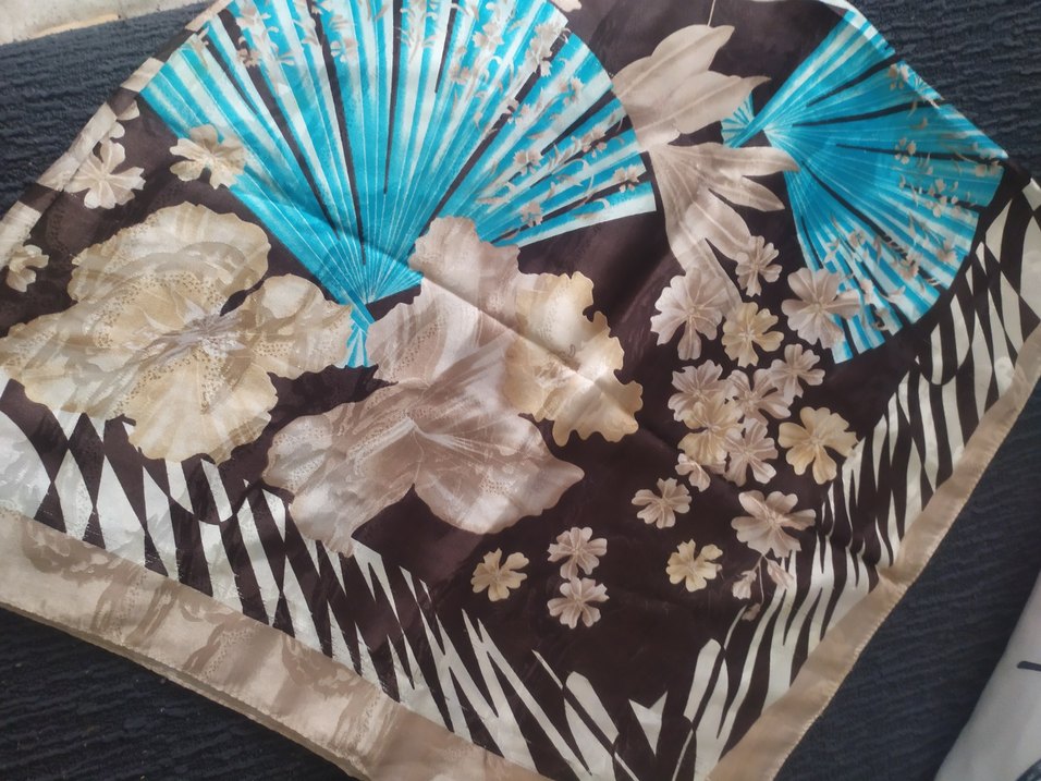 Kahverengi Pileli Kadın İpek Fular - Görsel 3