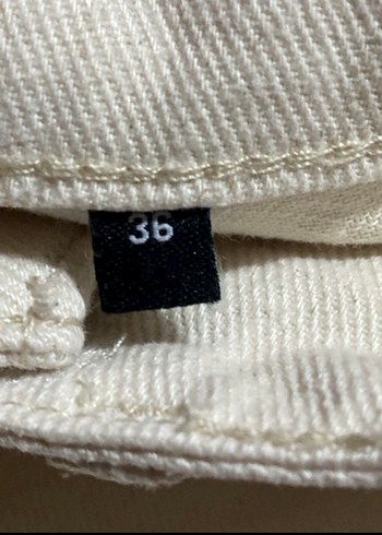 Bershka Yıldız detay kot şort