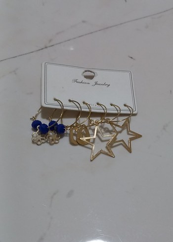 Altın Renkli Mini Çiçekli Küpe