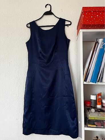 Diğer hiç giyilmemiş etiketli lacivert saten 38 beden elbise