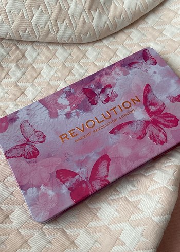Pastel Pembe Makeup Revolution Far Paleti