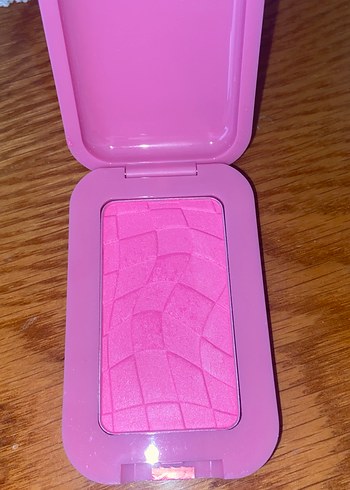 Beden NYX Buttermelt Pembe Allık 5g