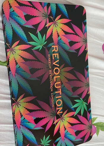 Revolotion far paleti