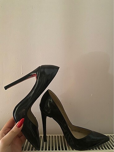 38 Beden Siyah rugan altı kırmızı stiletto