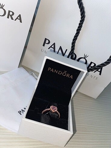 Pandora Işıltılı Yüksek Kalp Taşlı Yüzük