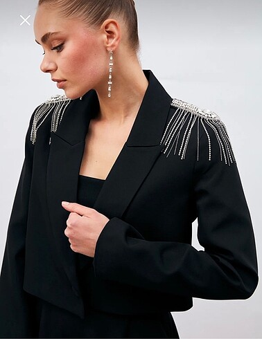 Sateen marka aksesuarlı crop ceket