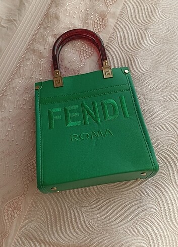 Etiketi yok ama aldığım gibi poşetinde duruyordu