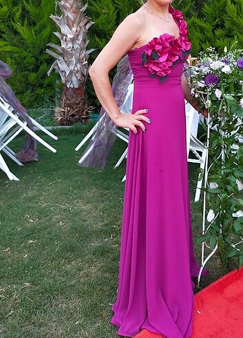 Pembe gece elbisesi 
