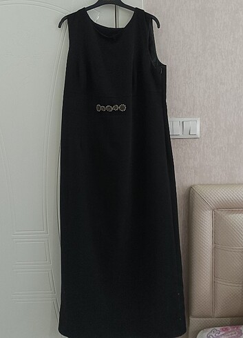 50 Beden bordo Renk Kırmızı ceket ve siyah elbise