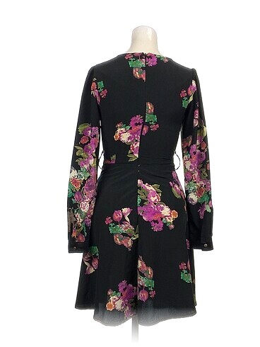 36 Beden PreLoved Kısa Elbise %70 İndirimli.