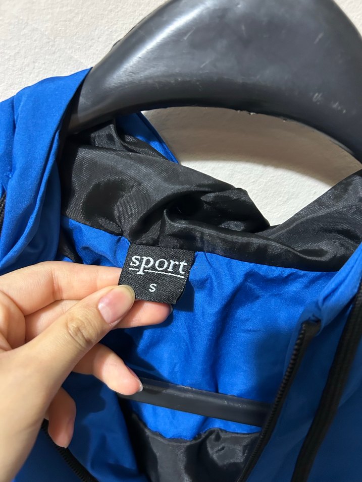 Mavi Kapüşonlu Erkek Rüzgarlık - Görsel 4