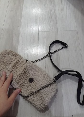 Zincir Detaylı Kadın Beyaz Peluş Çanta - Görsel 2