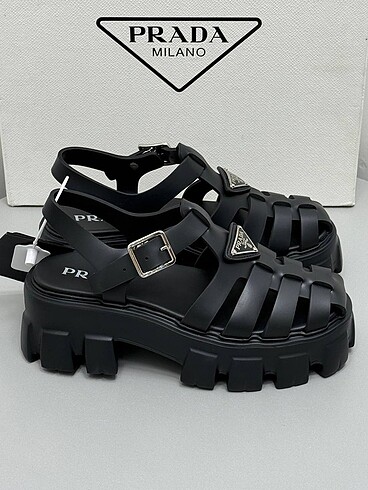37 Beden Prada
