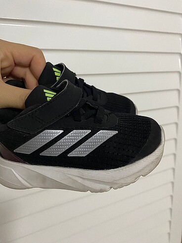 22 Beden Adidas çocuk spor ayakkabı
