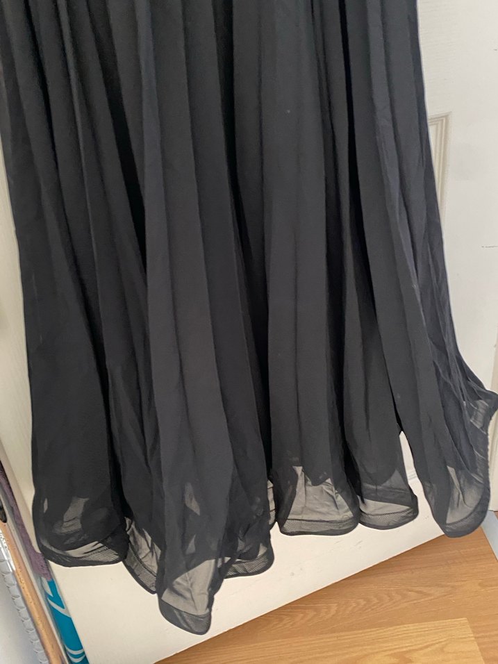 Uzun Kollu Parlak Desenli Siyah Abiye Elbise - Görsel 2