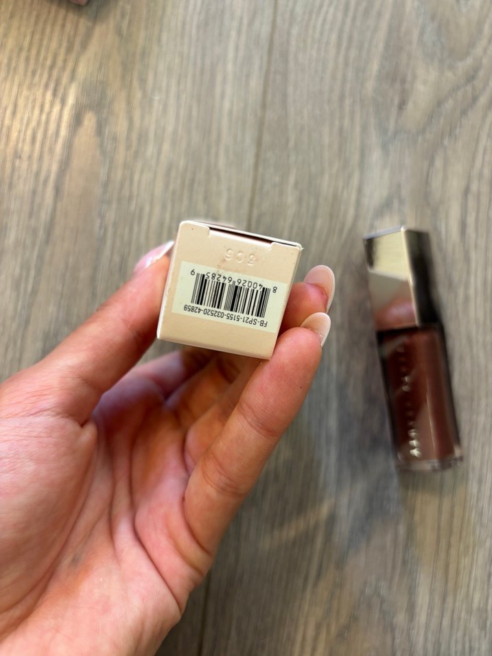 Fenty Beauty Gloss Bomb Hot Chocolit Lip Gloss - Görsel 3