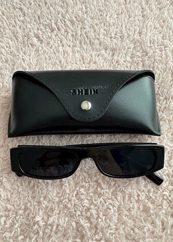 Minimalist Siyah Gotik Kadın Gözlüğü - Görsel 4