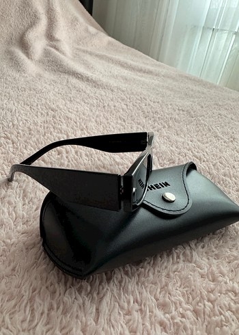 Minimalist Siyah Gotik Kadın Gözlüğü - Görsel 3