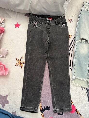 4 adet kot pantolon 5 6 yaş hepsi 300 tl