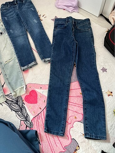 5 Yaş Beden çeşitli Renk 4 adet kot pantolon 5 6 yaş hepsi 300 tl