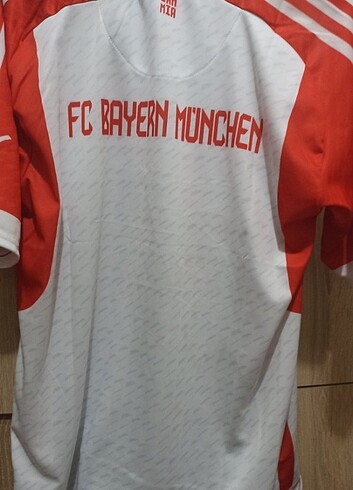 Bayern Münih 2023/2024 iç saha forması