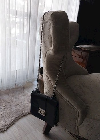 Gri Yılan Desenli Zincir Detaylı Deri Çanta - Görsel 10