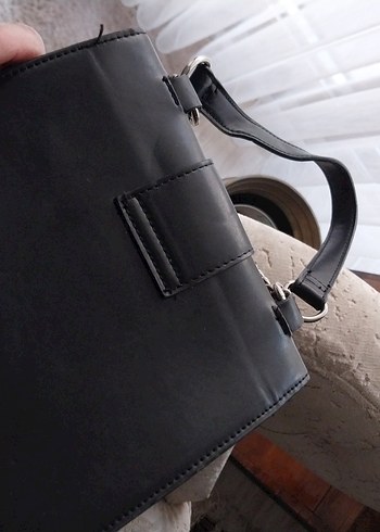 Gri Yılan Desenli Zincir Detaylı Deri Çanta - Görsel 8