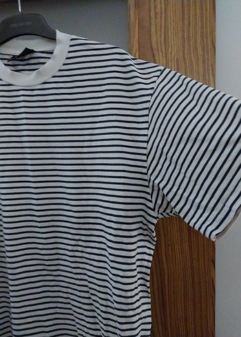 Gri Beyaz Çizgili Kısa Kollu Erkek Tişört - Görsel 3